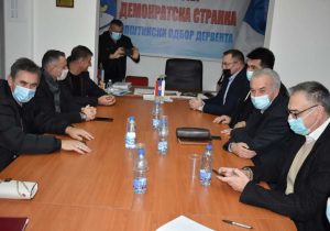 Mirko-Sarovic-u-Derventi-foto-SDS-872x610