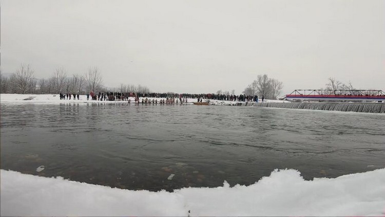 2022_01_11_Plivanje_Za_Casni_Krst_Najava_TESLIC_NOVOSTI_HD0001262022-01-11-17-10-14-768x432