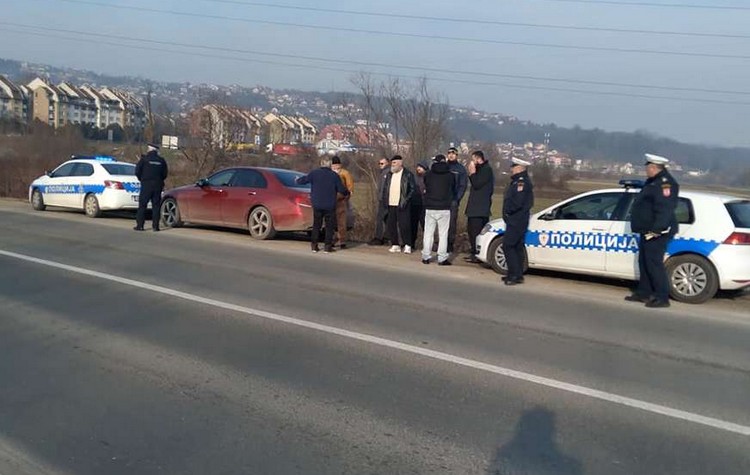 policija-vjera-narod-drzava-foto-politicki-poret-vjera-narod-drzava-facebook-screenshot-872x610