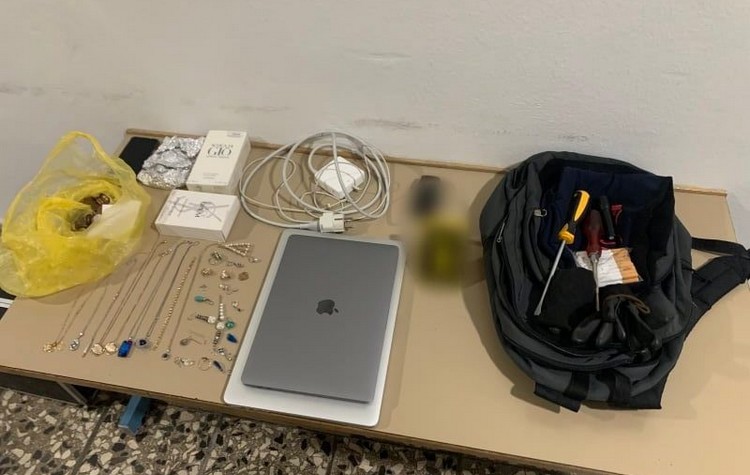 zlatni-nakit-oprema-provala-1-rotated