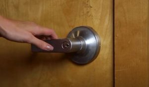 vrata-kvaka-statički-elektricitet