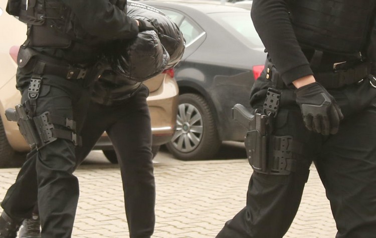 policija-privodjenje-hapsenje