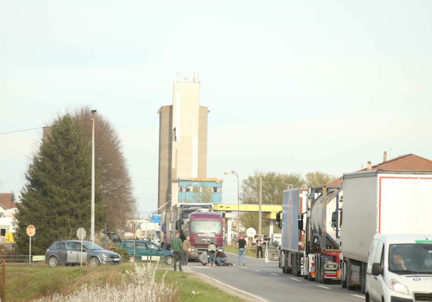 AT0Y2231-01-scaled-872x610