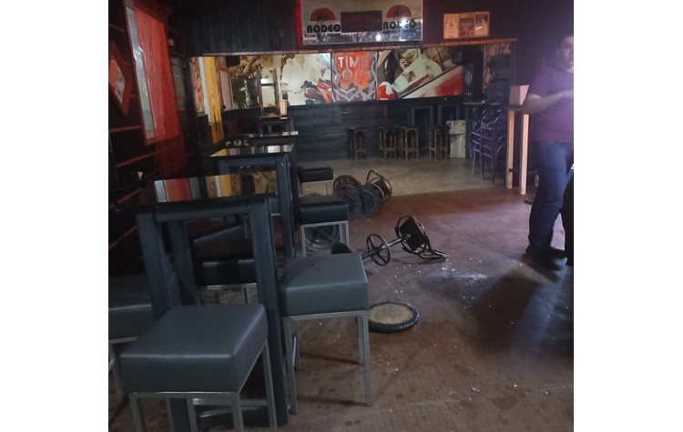 res_1681221653_pripadnici-mup-a-demolirali-kafic-i-pretukli-vlasnika