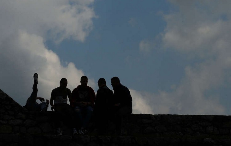 mladi-srednja-skola-srednjoskolci-07-872x610