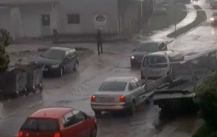 res_1684246813_jako-nevrijeme-u-doboju-uzi-centar-grada-pod-vodom