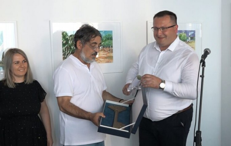 00044.MTS_snapshot_00.02.722-768x432