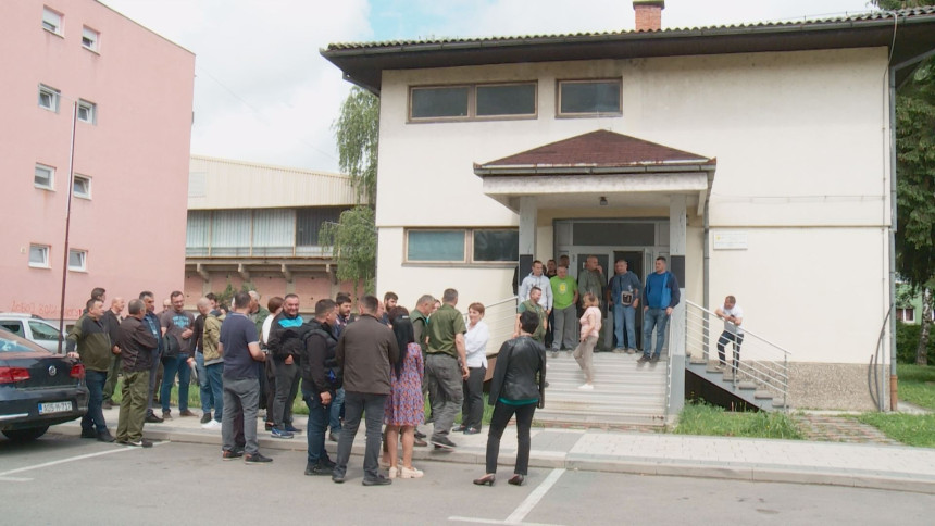 res_1685532099_radnici-sg-doboj-u-strajku-50-dana-traze-plate