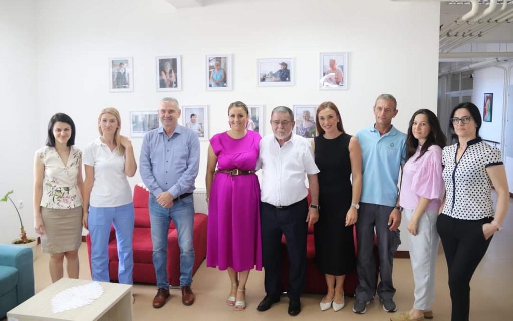 050b170b-f8f9-4d68-bbbc-32c2b4718ee6