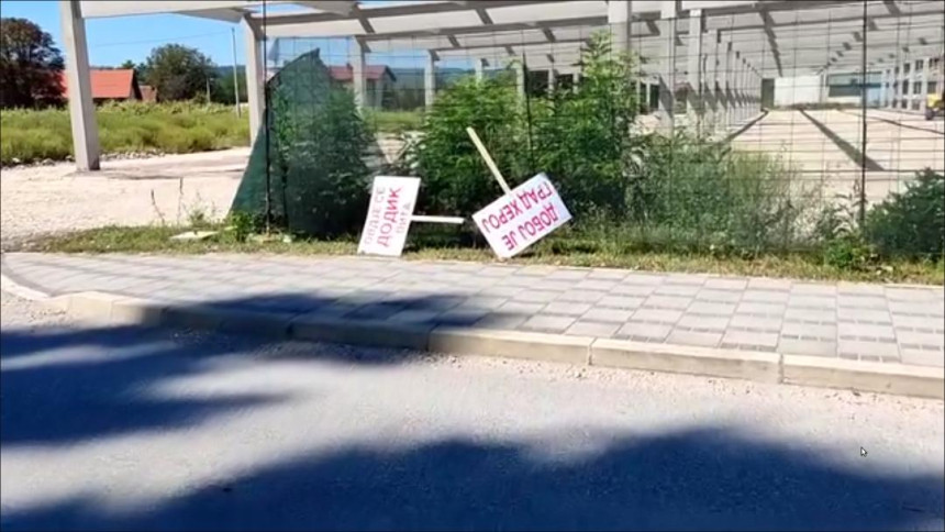 res_1693730405_podrska-dodiku-zavrsila-u-smecu-video