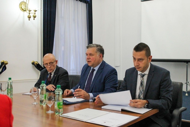 8ec809745ddf1d87aaef908fe5e102ae