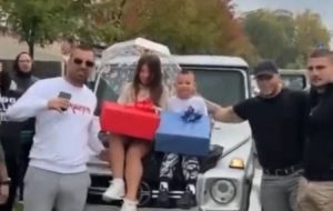 djeca-na-autu-foto-atamanzagliblje-twitter-screenshot