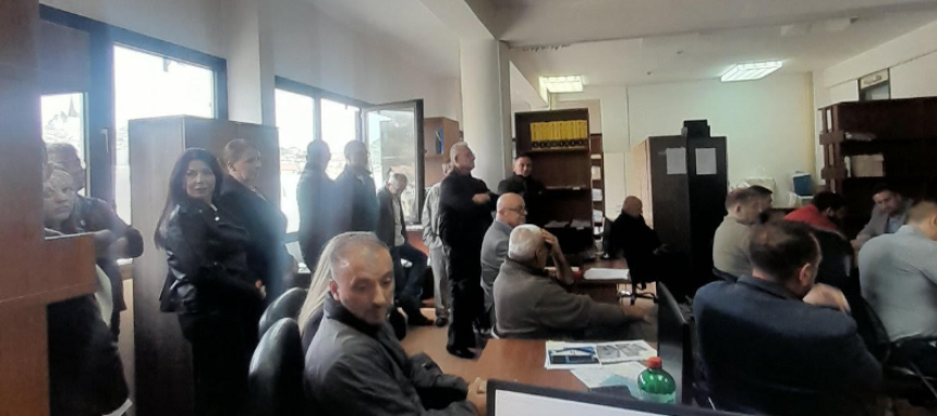 res_1699362619_srusena-zgrada-opstine-u-doboju-gradani-negoduju