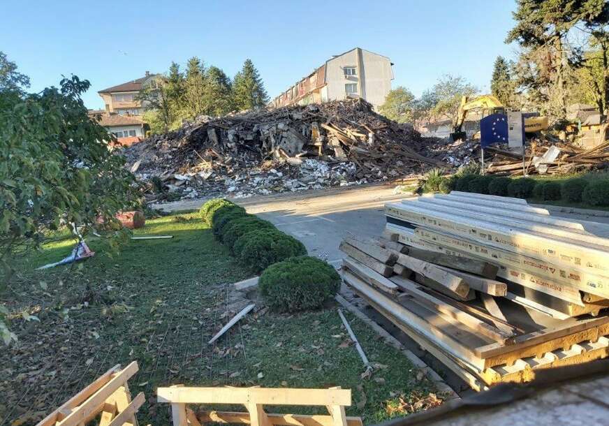 rusenje-zgrade-dobojske-gradske-uprave-872x610