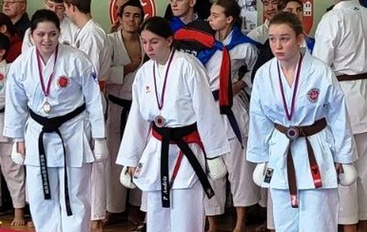 Anđela Petrović u sredini