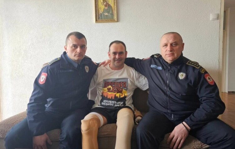 lazo-grabovac-i-policajci-iz-Broda-872x610