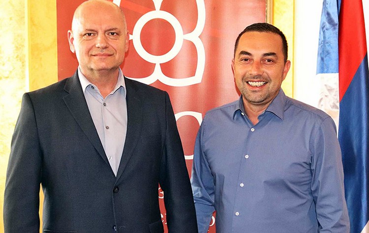 40cb9568-352c-4e99-8c38-a404dd306392