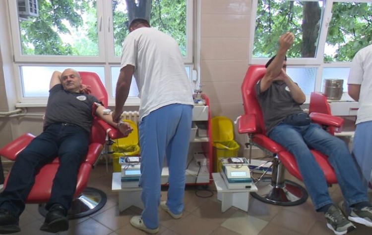 Doboj-Clanovi-Udruzenja-65.-puka-daruju-krv-za-novosti.mp4_snapshot_00.03.591-768x432