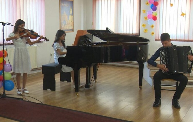 04.06.-Zavrsni-koncert-Muzicke-skole-za-Novosti.mp4_snapshot_01.39.600-768x432