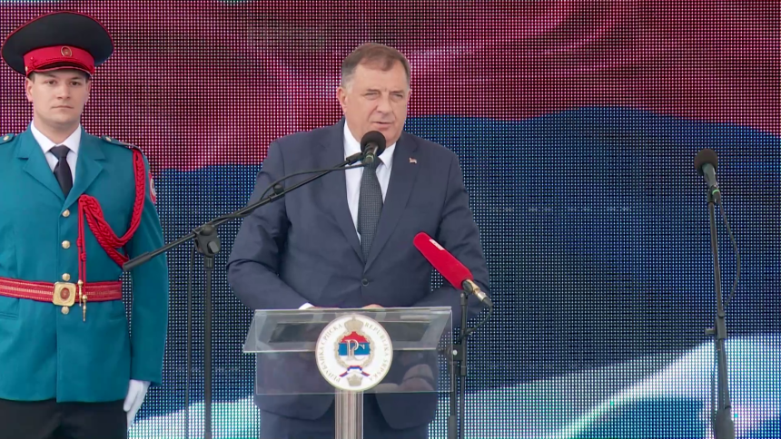 res_1719155037_dan-proboja-koridora-dok-su-svestenici-sluzili-parastos-za-855-poginulih-srpskih-boraca-dodik-na-istom-mjestu-zapjevao