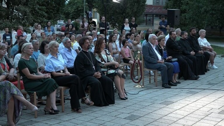 00034.MTS_snapshot_00.01.719-768x432