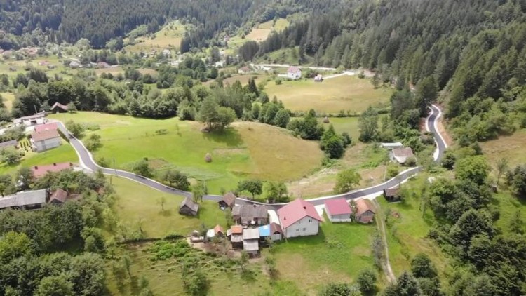 TESLIC-ASVALTIRANJE-PUTEVA-U-MZ-OCAUS-4-7.mp4_snapshot_00.00.385-768x432