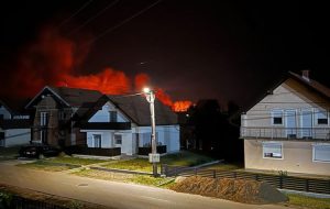 res_1723668705_u-modrickom-naselju-pozar-gori-gudronska-jama