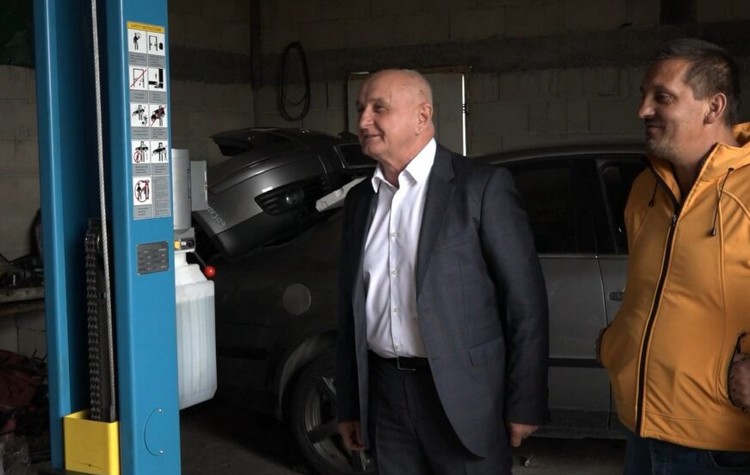 Petar-DJokic-donirao-dizalicu-872x610