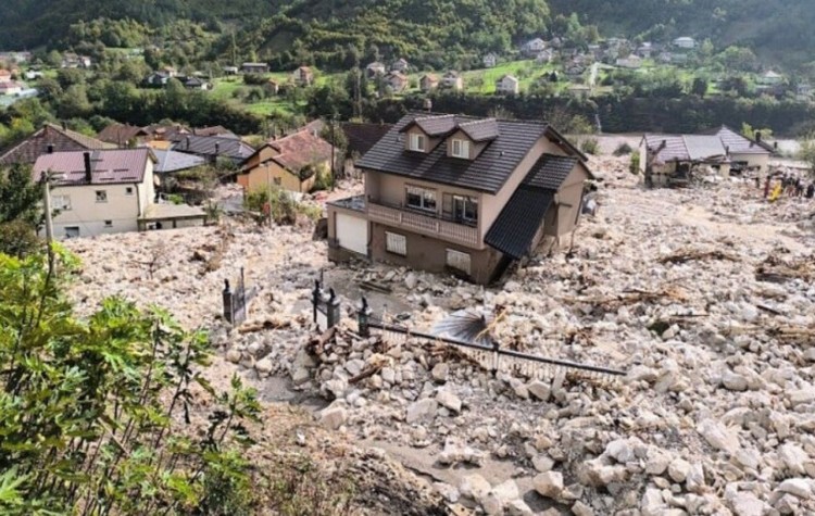 res_1728034732_poplave-u-jablanici-odnijele-najmanje-pet-zivota-grad-potpuno-odsjecen