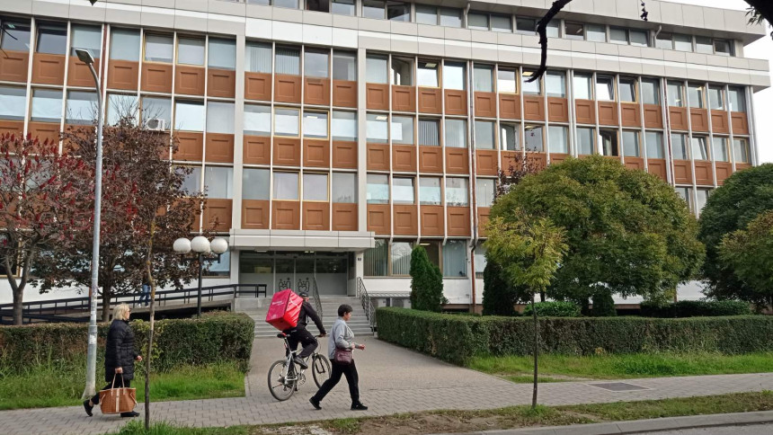 res_1729669144_sipa-pretresa-fond-zdravstvenog-osiguranja-u-banjaluci-zbog-korona-ugovora