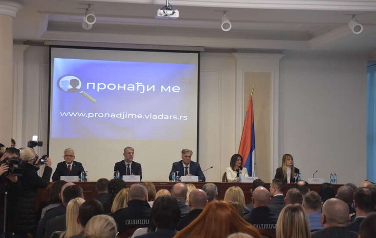 Jelena-trivan_potpisivanje-sporazuma_Pronadji-me-872x610