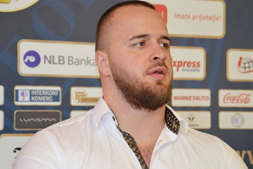 res_1654501243_upucan-dejan-kostic-dela-prevezen-je-u-bolnicu