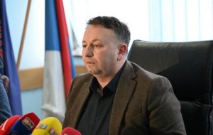 res_1740643335_zapaljen-automobil-direktora-zeljeznica-rs-sladana-jovica