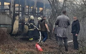 res_1743264521_u-pozaru-na-zeljeznicoj-stanici-u-doboju-gorio-stari-elektro-motorni-voz-fotovideo