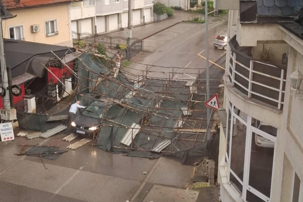 70ef7f37-5276-4da0-bb3e-bf581c807a45