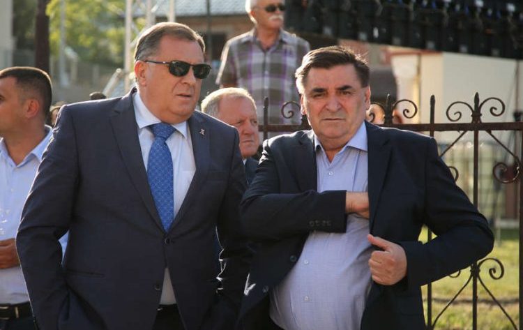 milorad-dodik-snsd-i-obren-petrovic-snsd-01-foto-s-pasalic-872x610