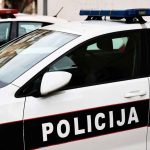 Jedna osoba uhapšena, za drugom se traga: Policija u Jelahu zaplijenila 1,5 kg droge i municiju