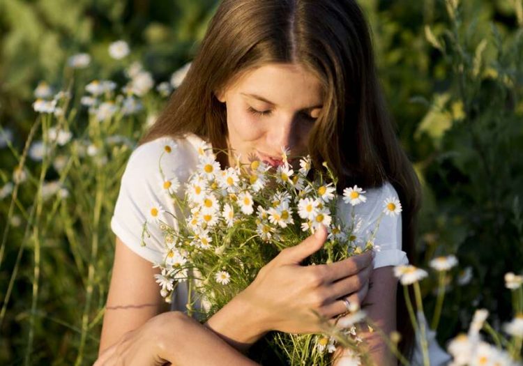 beautiful-woman-relaxing-nature-872x610