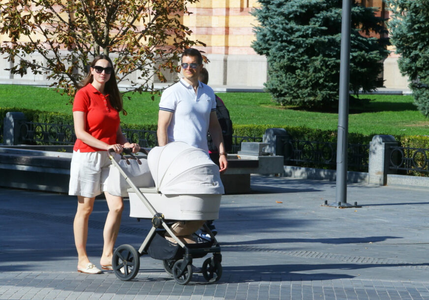 porodica-mladi-bračni-par-foto-M-Jakovljevic-ringier-scaled-872x610