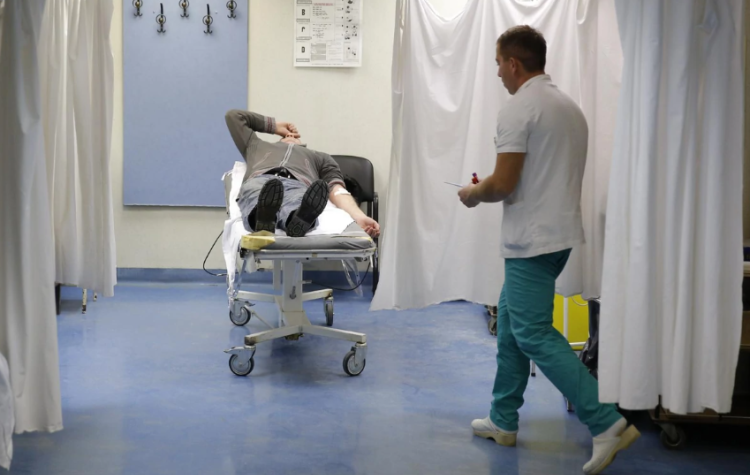 Hitna-pomoc-bolnica- medicinari-doktor