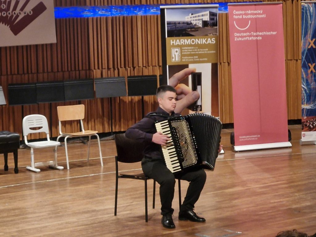 03f3c8da-0578-41e3-b970-c7bdf2718712