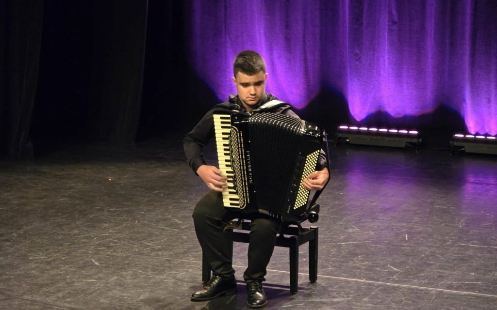 5ad8a503-5c37-49ef-be30-a617bd5b7a30