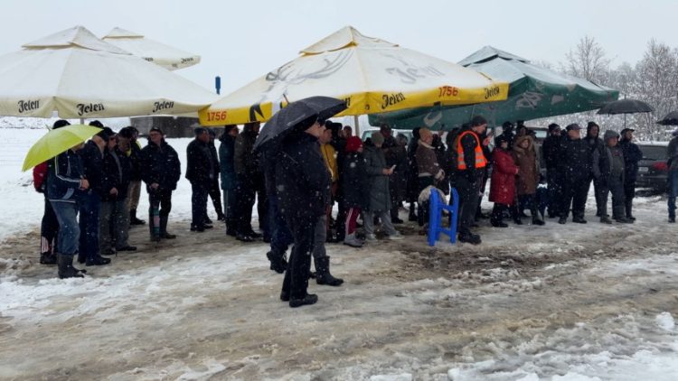 res_1763831537_protest-zbog-prodaje-zadruzne-zemlje-u-podnovlju-kod-doboja