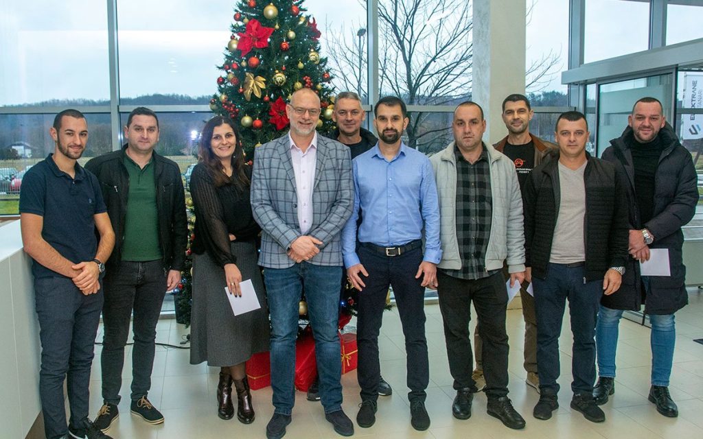 20251225150005_944042