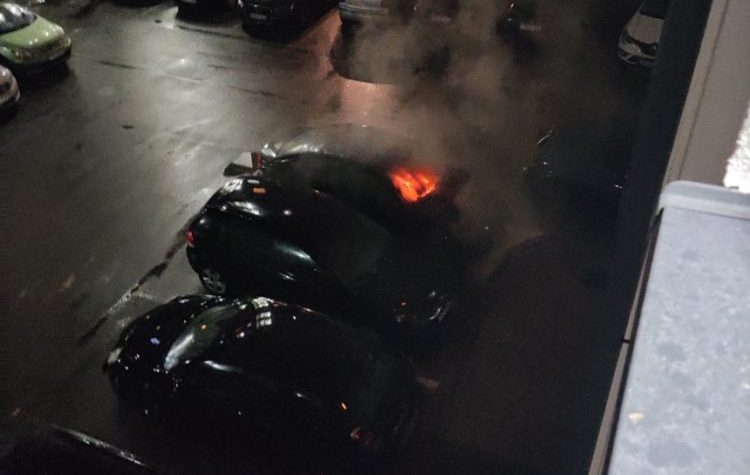 res_1766698810_gorio-automobil-u-blizini-gradske-uprave-u-doboju