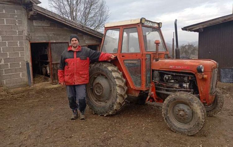 Boris-Maric-poljoprivreda-mljekar-krava-stala-foto-ustupljena-fotografija-3-872x610