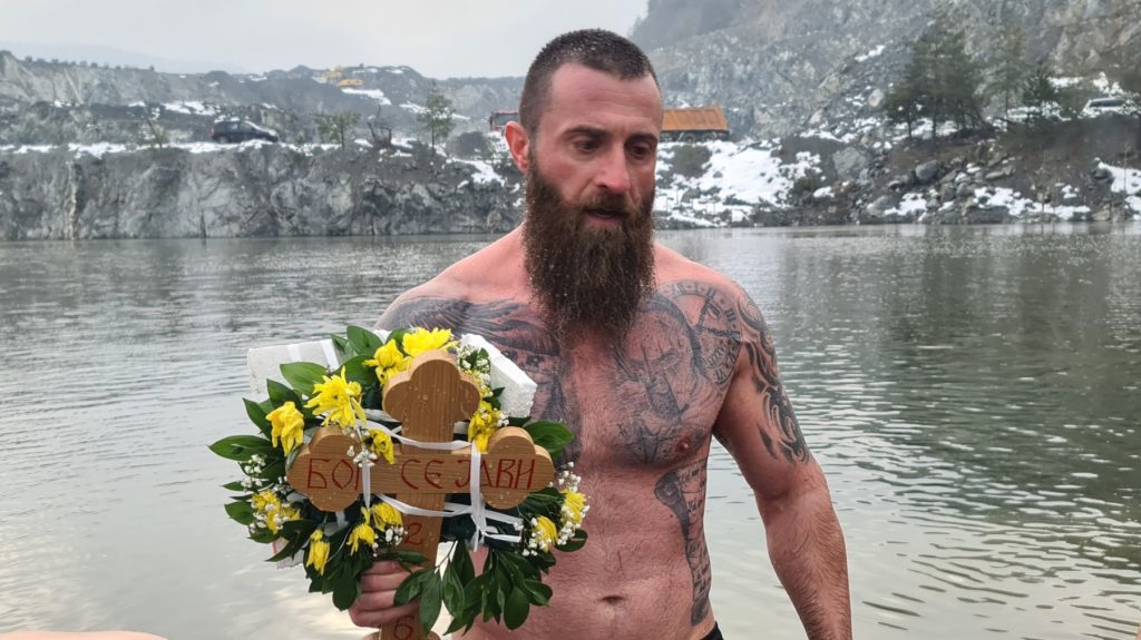 PETROVO-Damir-Dejanovic-prvi-doplivao-do-Casnog-krsta