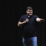 Nastup stand up komičara Vinče u Tesliću (FOTO/VIDEO)