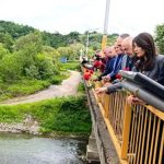„Ponoviće se maj 2014.“: 11 ruža i jedno jezivo upozorenje u znak sjećanja na 11 žrtava poplave u Doboju (FOTO)