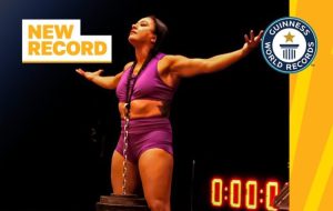 res_1778338601_nevjerovatno-zena-kosom-podigla-vise-od-75-kg-video